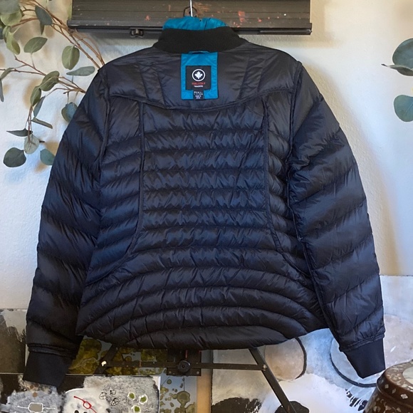 (NWOT) Beautiful New Puffer Jacket / Size L - Picture 4 of 6